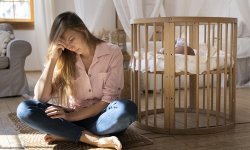 Послеродовая депрессия: психологические аспекты и их влияние на женщину