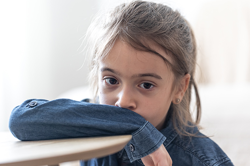 Тревожность у детей: симптомы, причины и способы помощи